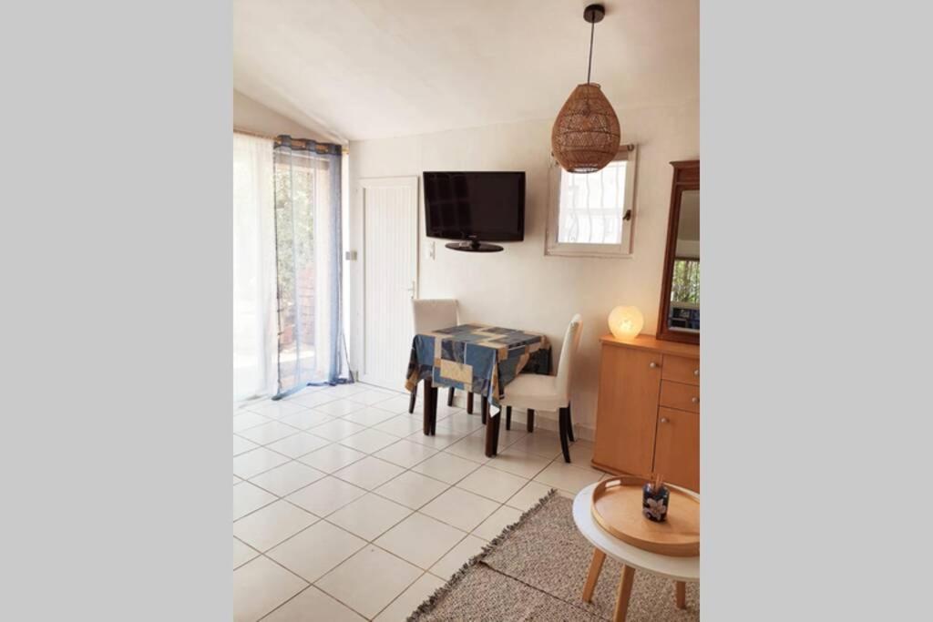 Le Studio Charme Et Tranquillite Le Plan-de-la-Tour Luaran gambar